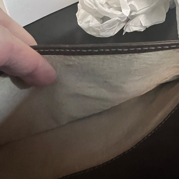 Mark Cross vintage leather cross body bag in chocolate brown. Zip top. - Picture 12 of 16